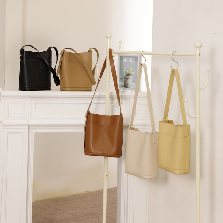 質感真皮|2024年春季新款牛皮休閒時尚簡約水桶包真皮百搭單肩腋下包女「6577」24.02-2