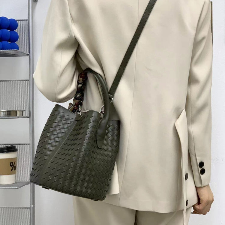 質感真皮 | 編織牛皮水桶包女斜背包大容量高級感真皮菜籃子手提包女通勤單肩「6006」24.08-4