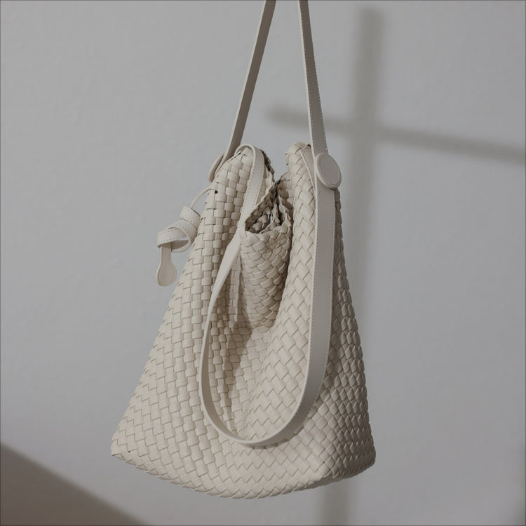 質感真皮|2024夏新款休閒編織菜籃水桶包小眾大容量單肩高級感簡約斜背包「6942」24.07-2