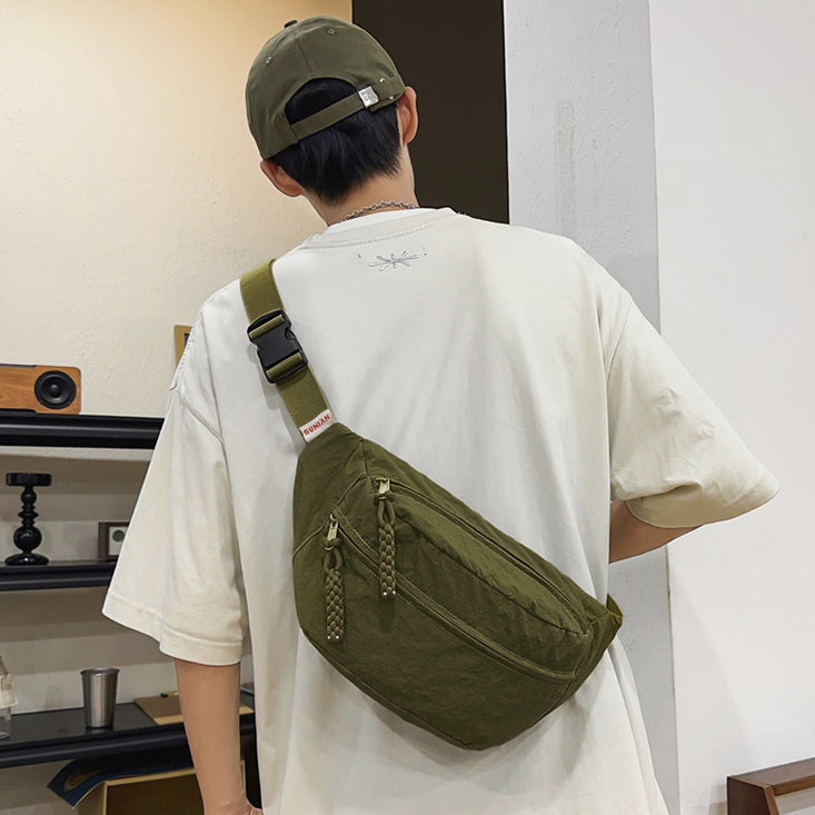 致青春|斜背包男日系休閒潮牌運動胸包大容量情侶款包包通勤出行單肩包「80658-116」25.04-3