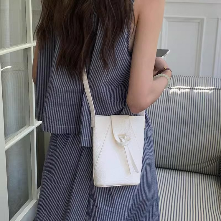 日韓流行|手機包女斜挎2024新款洋氣豎款小包包散步放手機的可愛小巧小挎包「9440#」24.07-3