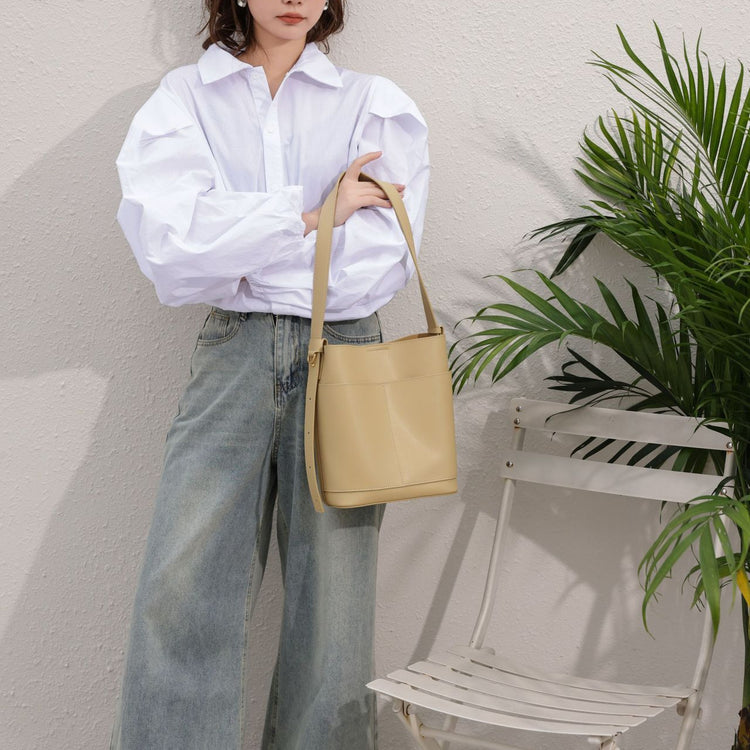 質感真皮|2024年春季新款牛皮休閒時尚簡約水桶包真皮百搭單肩腋下包女「6577」24.02-2