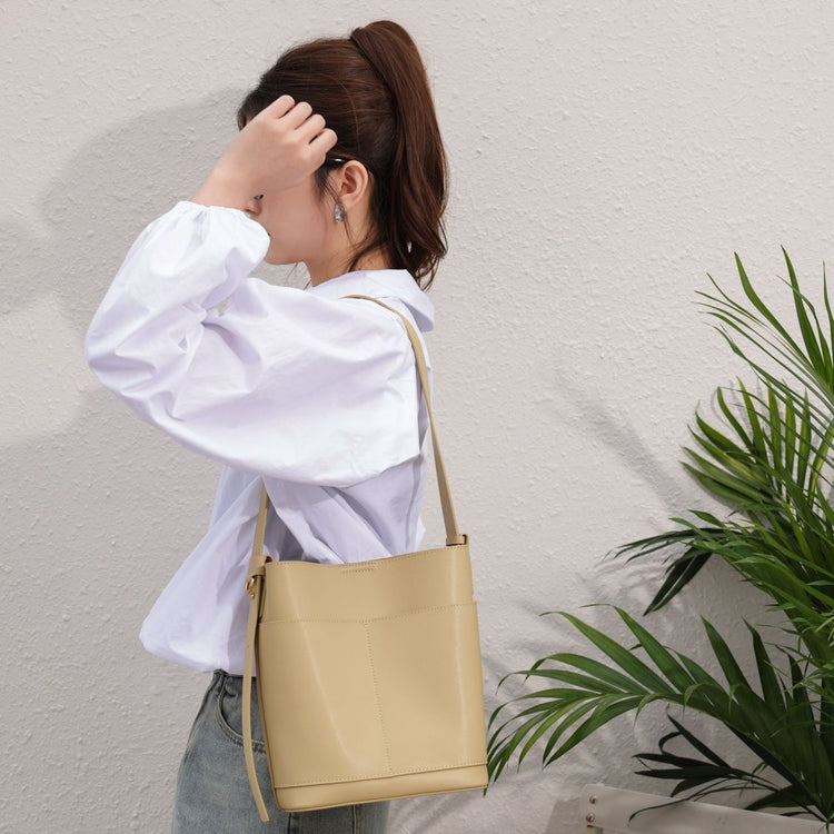 質感真皮|2024年春季新款牛皮休閒時尚簡約水桶包真皮百搭單肩腋下包女「6577」24.02-2
