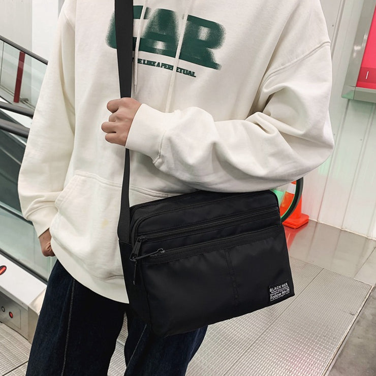 致青春|日系潮牌百搭單肩包男簡約個性斜背包休閒輕便通勤實用手機包「7003-240」24.04-3
