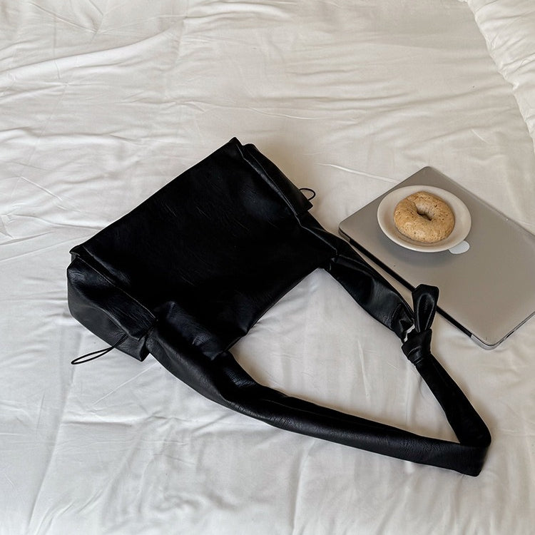 日韓流行｜韓版大容量托特包女2025秋冬打結復古慵懶軟皮質感單肩斜挎包「D9042」25.11-1