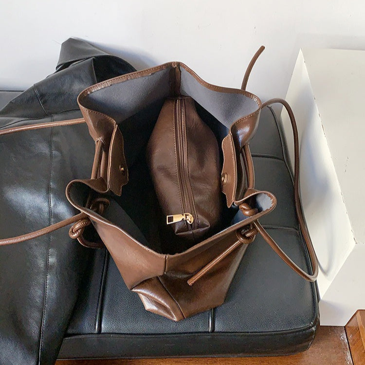 日韓流行｜秋冬復古咖色綁帶托特包女士2025簡約大容量通勤單肩包時尚手提包「L9045」25.11-1