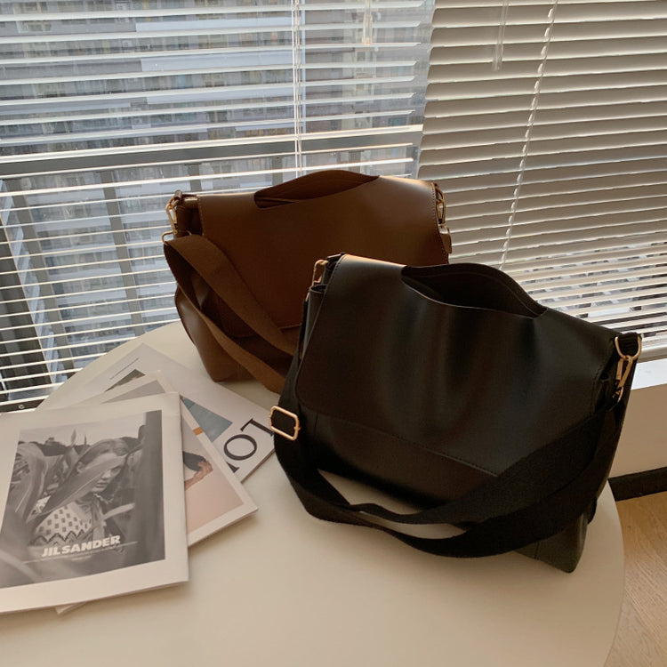 日韓流行｜2025新款潮秋冬歐美時尚高級感單肩手提托特包百搭復古翻蓋腋下包「8500#」25.11-2