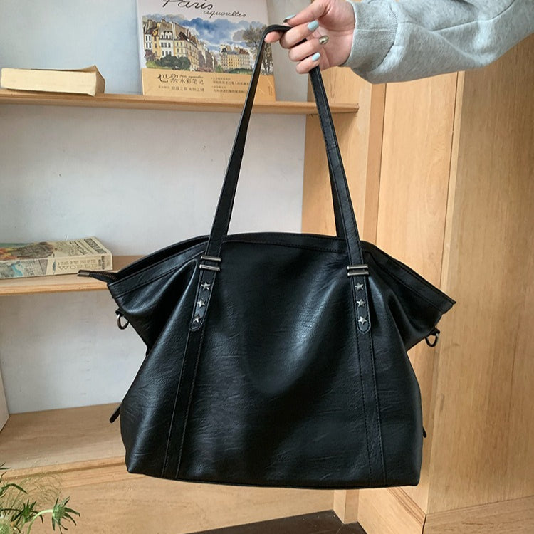 日韓流行｜大容量包包女百搭學院風單肩包黑色通勤軟皮托特包休閒斜挎包包「D8996」25.11-3