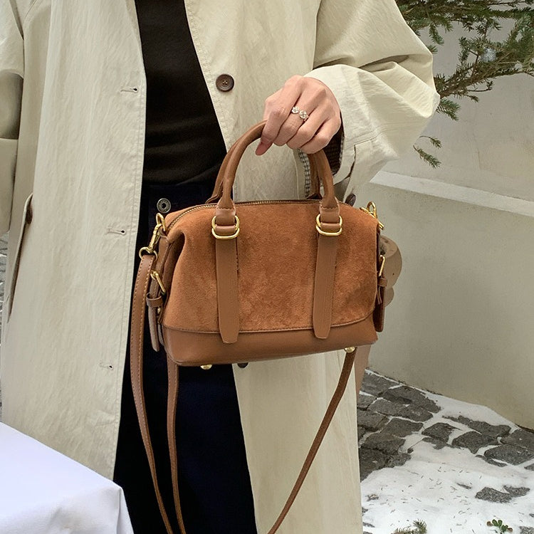 日韓流行｜復古棕色麂皮絨手提包包女冬季2025新款潮韓版保齡球包多功能斜挎包「H9051」25.12-1