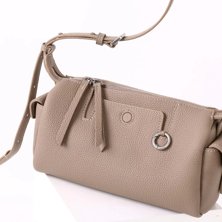 質感真皮｜2025新款輕奢小眾高級感頭層牛皮枕頭相機包輕便簡約通勤百搭單肩包「OS53107」25.11-3