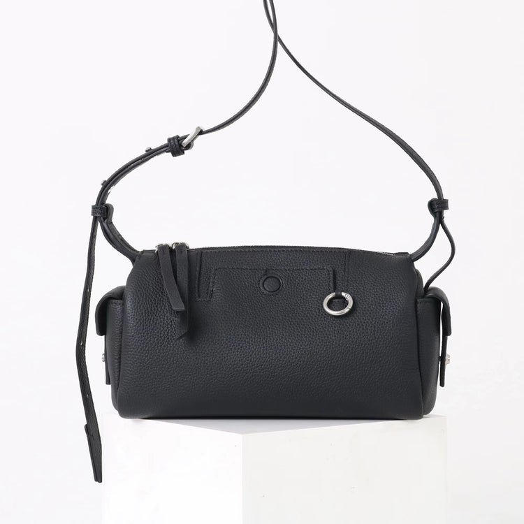 質感真皮｜2025新款輕奢小眾高級感頭層牛皮枕頭相機包輕便簡約通勤百搭單肩包「OS53107」25.11-3