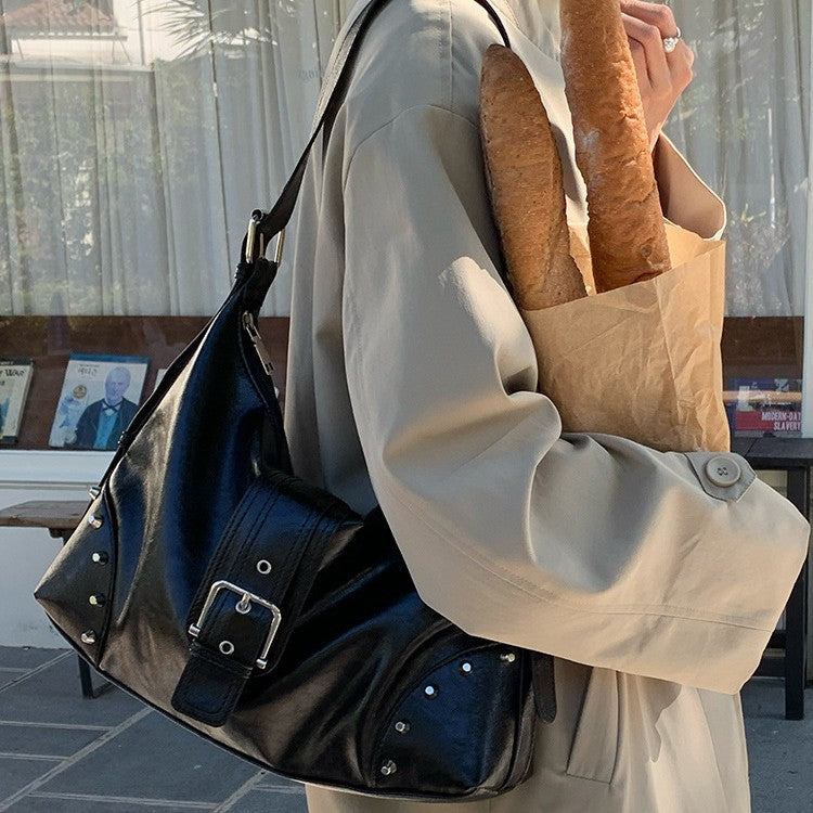 日韓流行｜小眾通勤百搭復古高級感鉚釘腋下包2025新款百搭手提單肩斜挎包「D9046」25.11-4