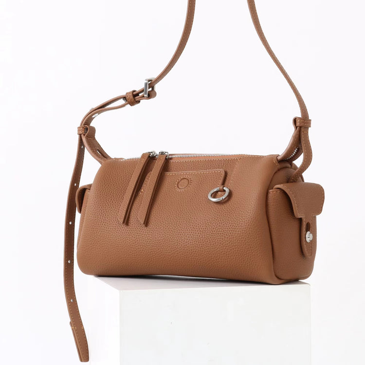 質感真皮｜2025新款輕奢小眾高級感頭層牛皮枕頭相機包輕便簡約通勤百搭單肩包「OS53107」25.11-3