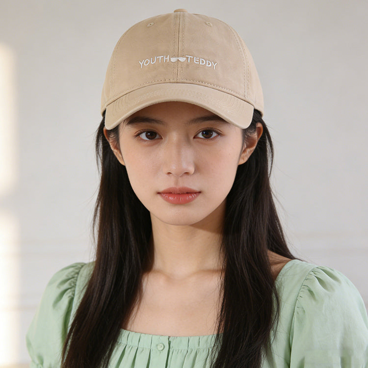 流行帽子｜韓版大頭圍刺繡軟頂帽子女休閒潮牌鴨舌帽情侶街頭顯臉小鴨舌帽男「C5901」25.12-2