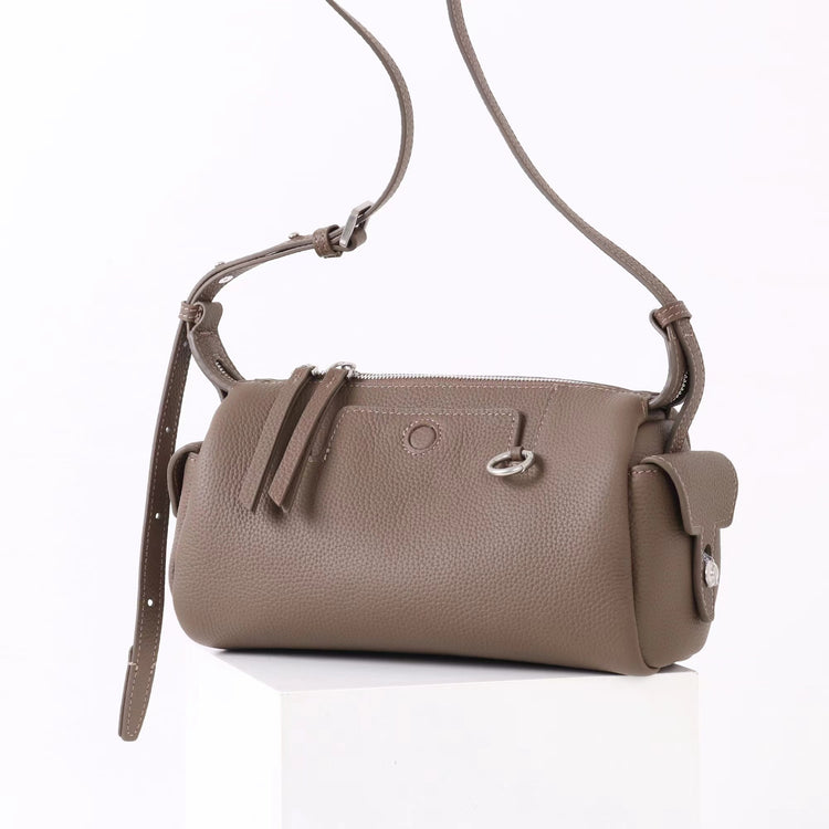 質感真皮｜2025新款輕奢小眾高級感頭層牛皮枕頭相機包輕便簡約通勤百搭單肩包「OS53107」25.11-3