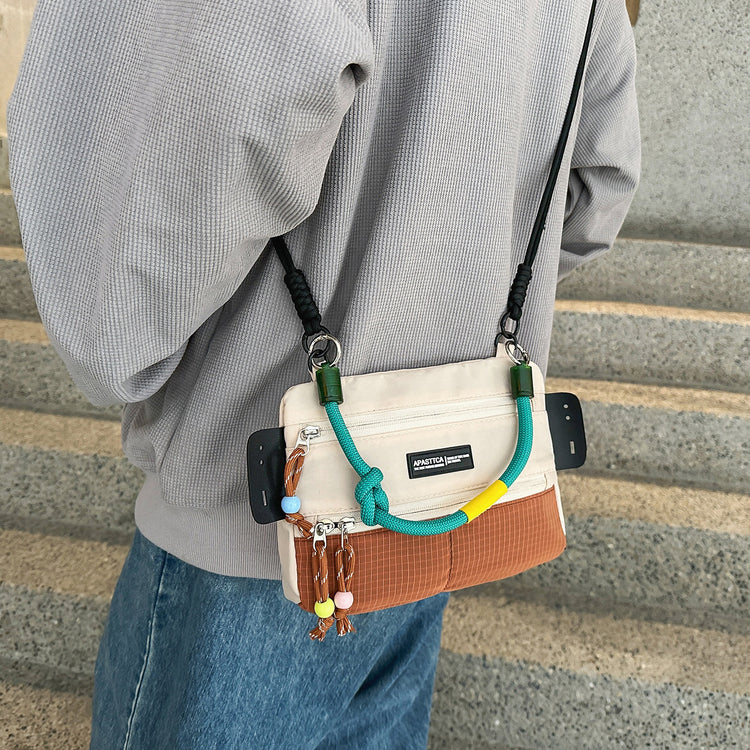 致青春｜時尚百搭單肩包輕便潮流時尚斜挎包戶外運動通勤手機零錢包「303-118」25.11-4