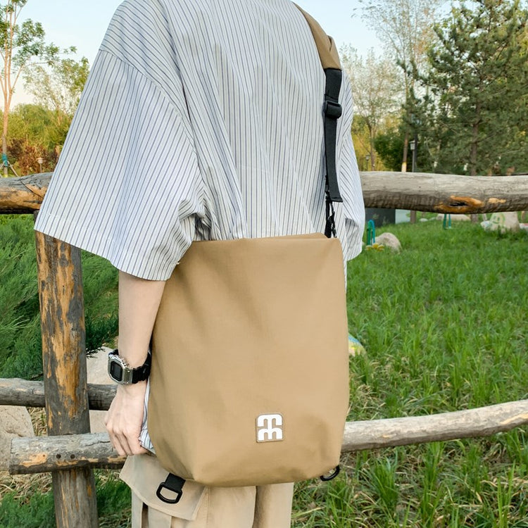 致青春｜多功能斜跨包新款簡約日系工裝郵差包戶外休閒輕便雙肩背包「2607-120」25.12-1