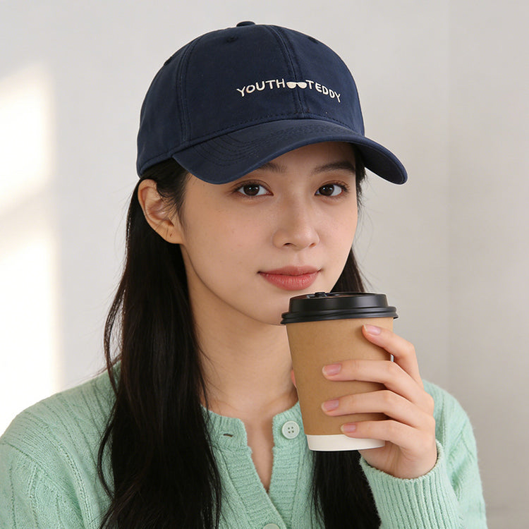 流行帽子｜韓版大頭圍刺繡軟頂帽子女休閒潮牌鴨舌帽情侶街頭顯臉小鴨舌帽男「C5901」25.12-2