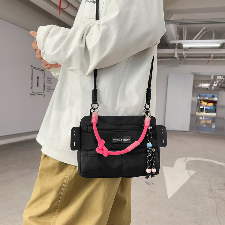 致青春｜時尚百搭單肩包輕便潮流時尚斜挎包戶外運動通勤手機零錢包「303-118」25.11-4