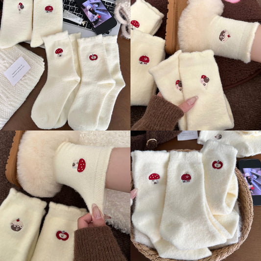 女襪｜白色澳絨襪子女秋冬季加絨加厚保暖中筒襪可愛卡通刺繡諸暨襪子「H5785」25.11-3