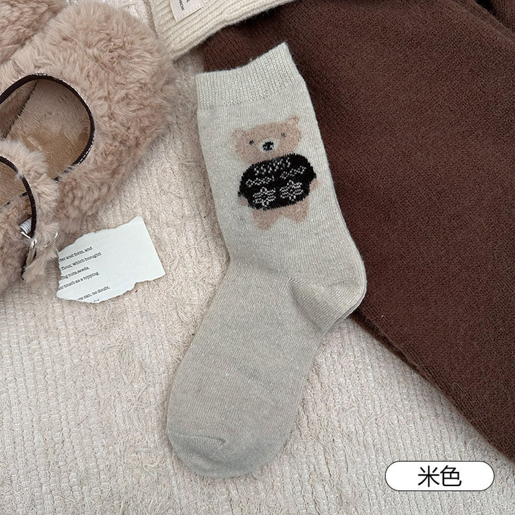 女襪｜襪子女士可愛卡通立體植絨小熊中筒襪秋冬季加厚保暖羊毛襪「GO2590」25.11-3