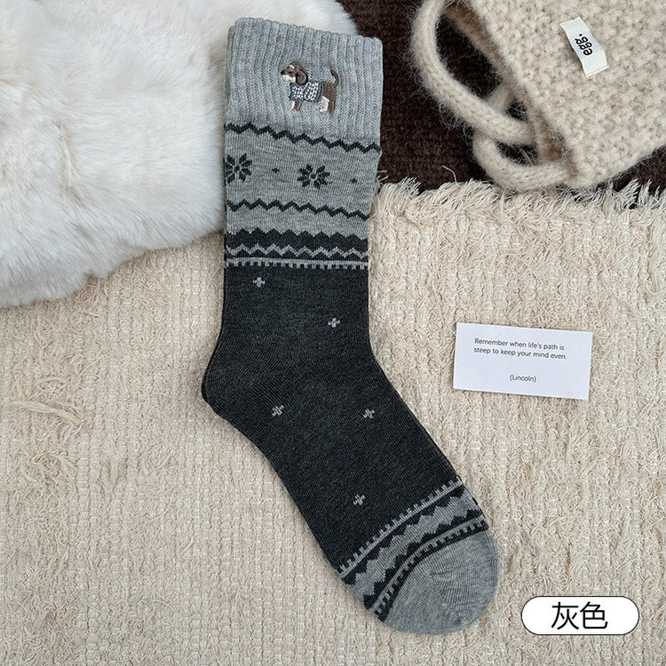 女襪｜卡通刺繡襪子女復古費爾島個性吸睛中筒襪棉質親膚舒適襪子「XC2340」25.11-1