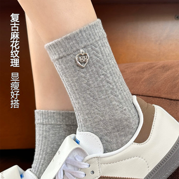 女襪｜襪子女士復古麻花紋理金屬掛飾中筒襪棉質吸汗透氣彈力堆堆襪「SM2508」25.06-1