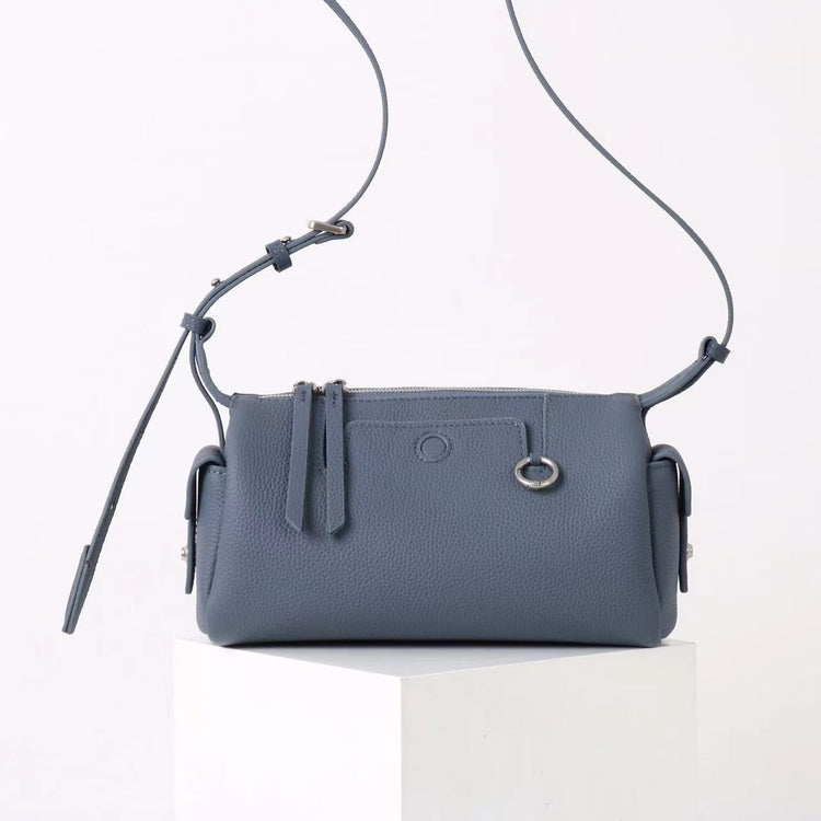 質感真皮｜2025新款輕奢小眾高級感頭層牛皮枕頭相機包輕便簡約通勤百搭單肩包「OS53107」25.11-3