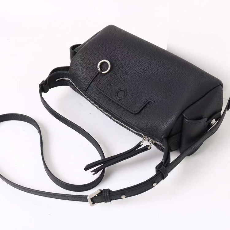 質感真皮｜2025新款輕奢小眾高級感頭層牛皮枕頭相機包輕便簡約通勤百搭單肩包「OS53107」25.11-3