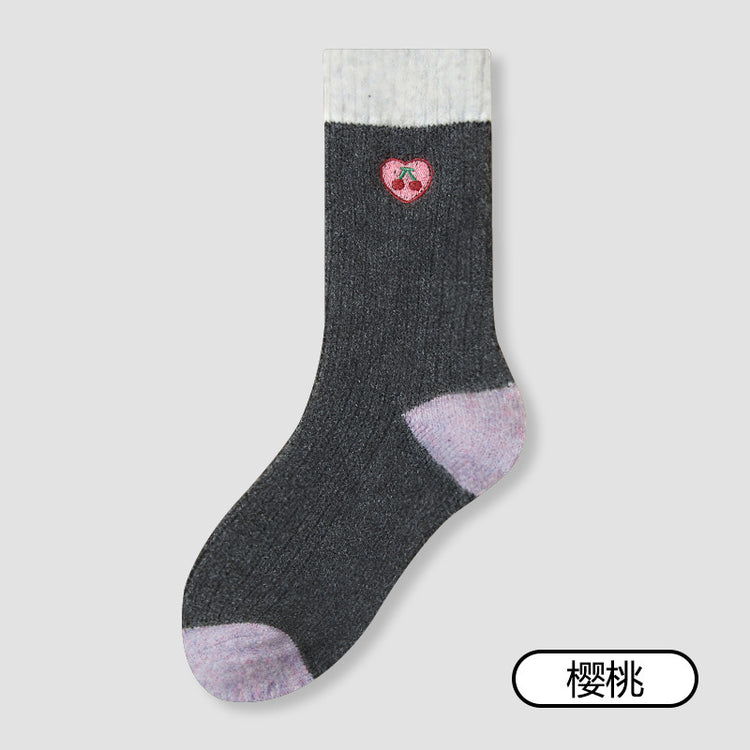 女襪｜撞色美利奴羊毛襪子女冬季加厚保暖聖誕襪可愛復古刺繡彈力中筒襪「AM25108」25.12-2