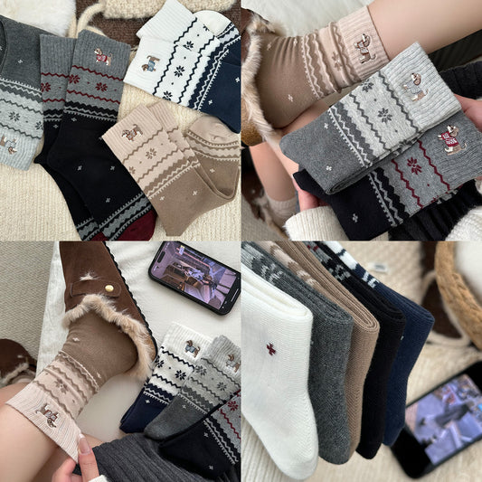 女襪｜卡通刺繡襪子女復古費爾島個性吸睛中筒襪棉質親膚舒適襪子「XC2340」25.11-1