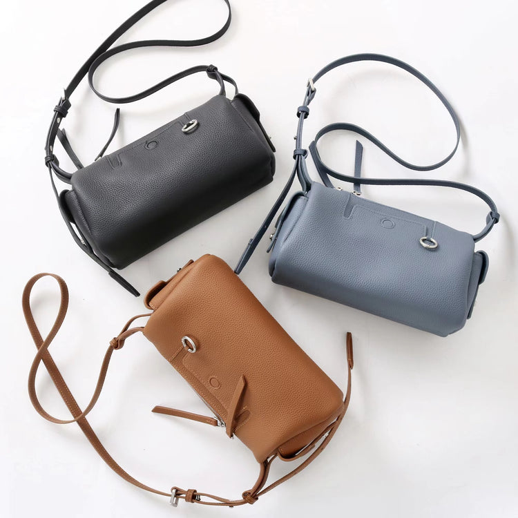 質感真皮｜2025新款輕奢小眾高級感頭層牛皮枕頭相機包輕便簡約通勤百搭單肩包「OS53107」25.11-3