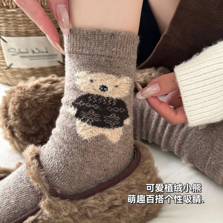 女襪｜襪子女士可愛卡通立體植絨小熊中筒襪秋冬季加厚保暖羊毛襪「GO2590」25.11-3