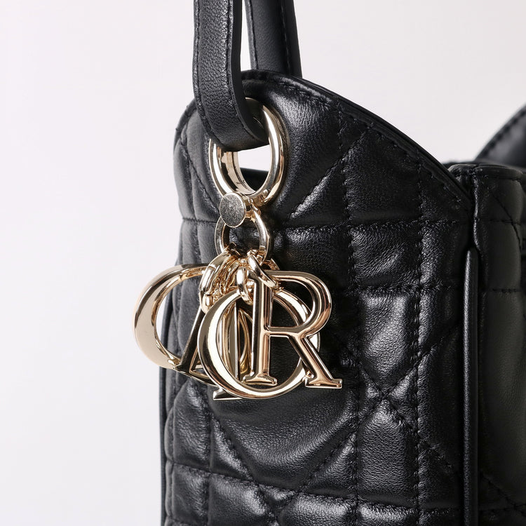 質感真皮｜2025新款羊皮菱格抽繩水桶包大容量腋下包百搭質感單肩斜挎手提包「X8303 D8305」25.08-2