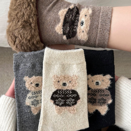 女襪｜襪子女士可愛卡通立體植絨小熊中筒襪秋冬季加厚保暖羊毛襪「GO2590」25.11-3