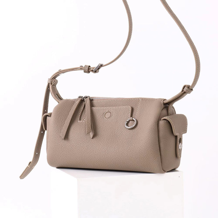 質感真皮｜2025新款輕奢小眾高級感頭層牛皮枕頭相機包輕便簡約通勤百搭單肩包「OS53107」25.11-3