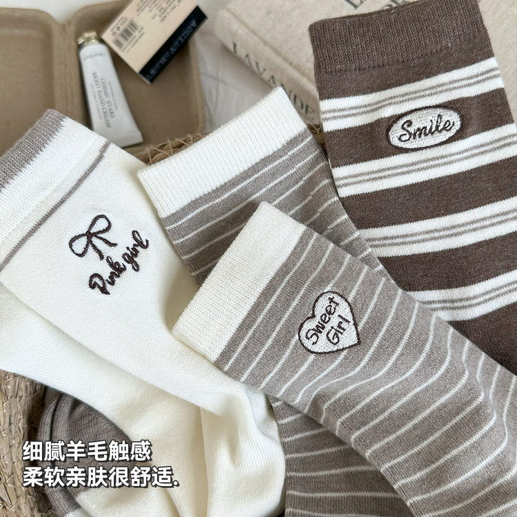 女襪｜羊毛襪子女吸汗透氣親膚舒適中筒襪ins潮學院風彈力無骨堆堆襪「MYH2572」25.09-4