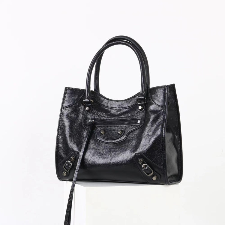 質感真皮｜2025新款時尚歐美氣質頭層牛皮休閒鉚釘小眾韓版斜背包高級感機車包「8339」25.11-1