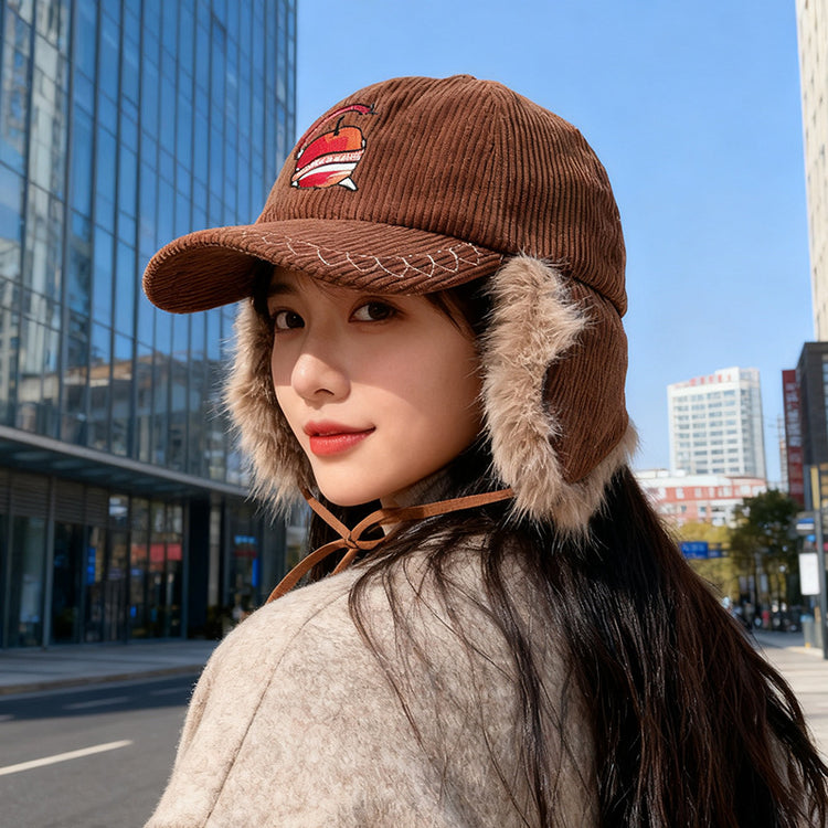 流行帽子｜韓版蘋果刺繡帽子女秋冬戶外防風保暖百搭顯臉小鴨舌帽子男「C5759」25.11-1