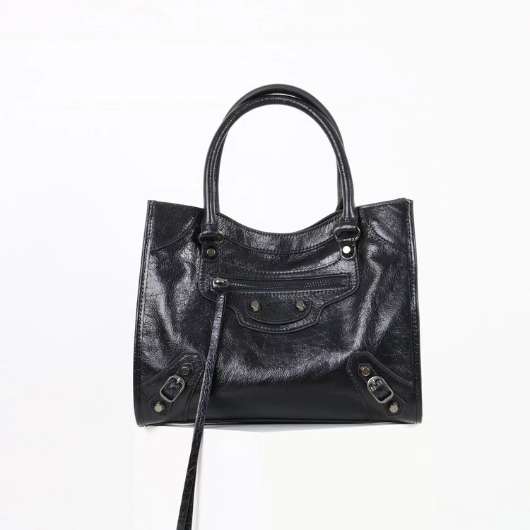 質感真皮｜2025新款時尚歐美氣質頭層牛皮休閒鉚釘小眾韓版斜背包高級感機車包「8339」25.11-1