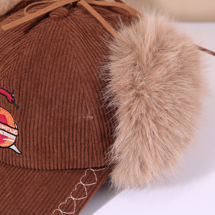 流行帽子｜韓版蘋果刺繡帽子女秋冬戶外防風保暖百搭顯臉小鴨舌帽子男「C5759」25.11-1