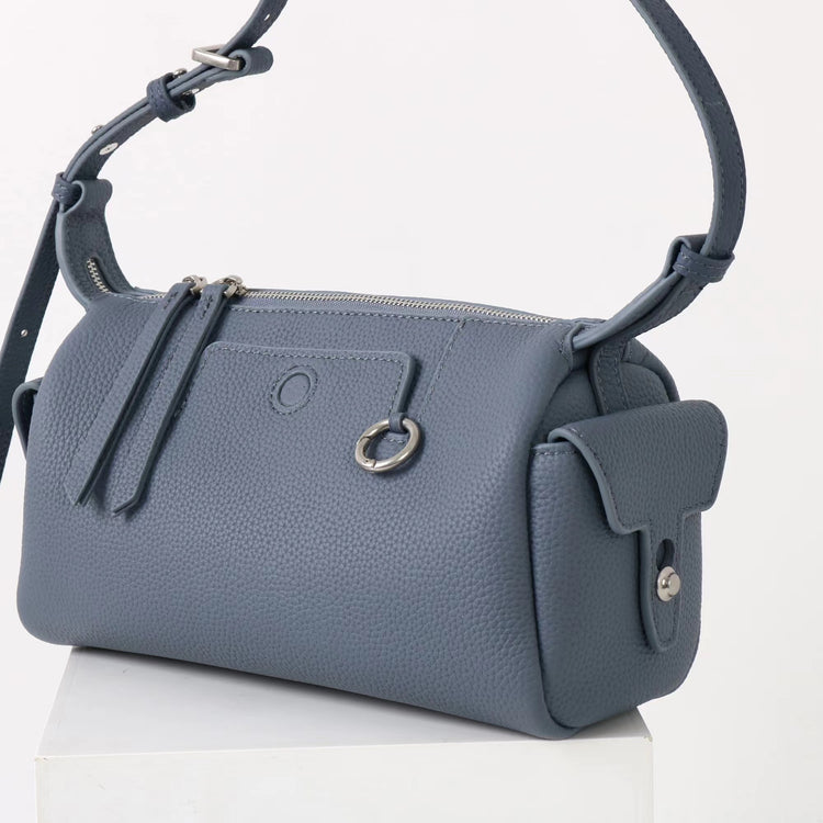 質感真皮｜2025新款輕奢小眾高級感頭層牛皮枕頭相機包輕便簡約通勤百搭單肩包「OS53107」25.11-3