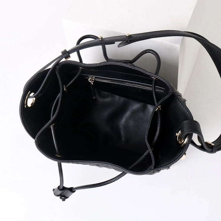 質感真皮｜2025新款羊皮菱格抽繩水桶包大容量腋下包百搭質感單肩斜挎手提包「X8303 D8305」25.08-2