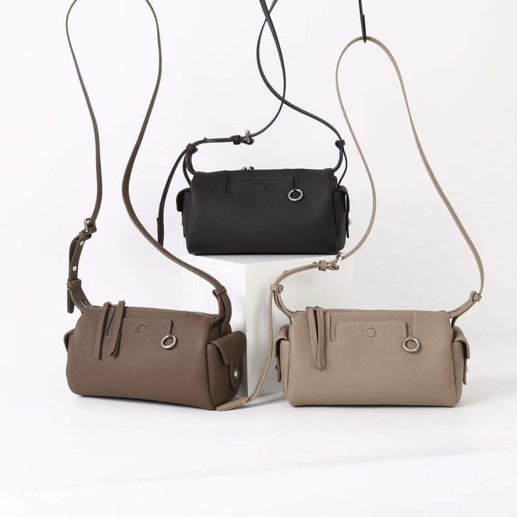 質感真皮｜2025新款輕奢小眾高級感頭層牛皮枕頭相機包輕便簡約通勤百搭單肩包「OS53107」25.11-3