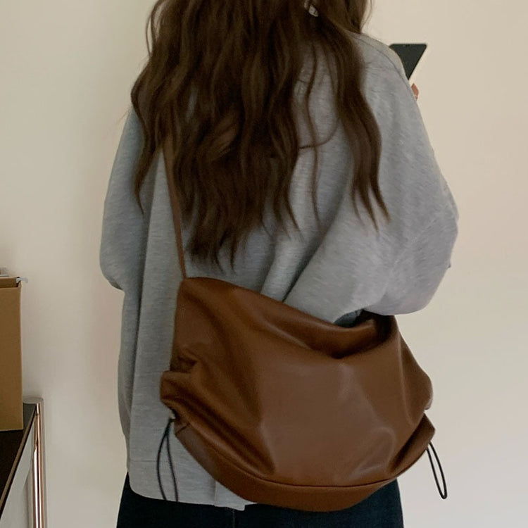 日韓流行｜韓版包包女大容量2025新款褶皺托特包質感休閒通勤寬肩帶斜挎包「M8837」25.10-4