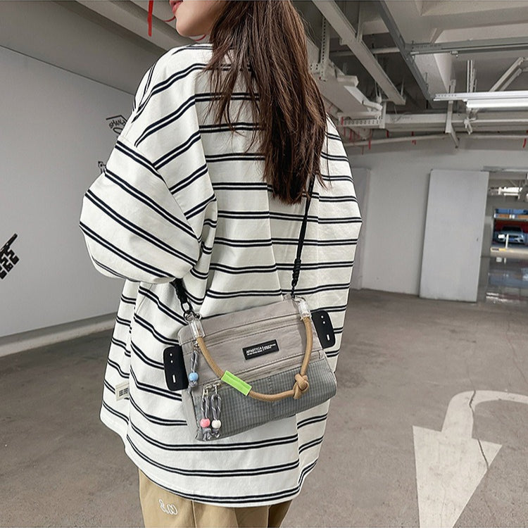 致青春｜時尚百搭單肩包輕便潮流時尚斜挎包戶外運動通勤手機零錢包「303-118」25.11-4