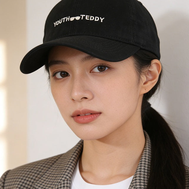 流行帽子｜韓版大頭圍刺繡軟頂帽子女休閒潮牌鴨舌帽情侶街頭顯臉小鴨舌帽男「C5901」25.12-2